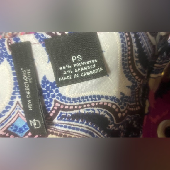 New Directions Grommet Neck Swing Top - Picture 3 of 12